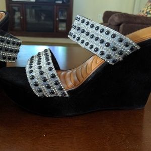 Rouge Helium Black & Silver wedges